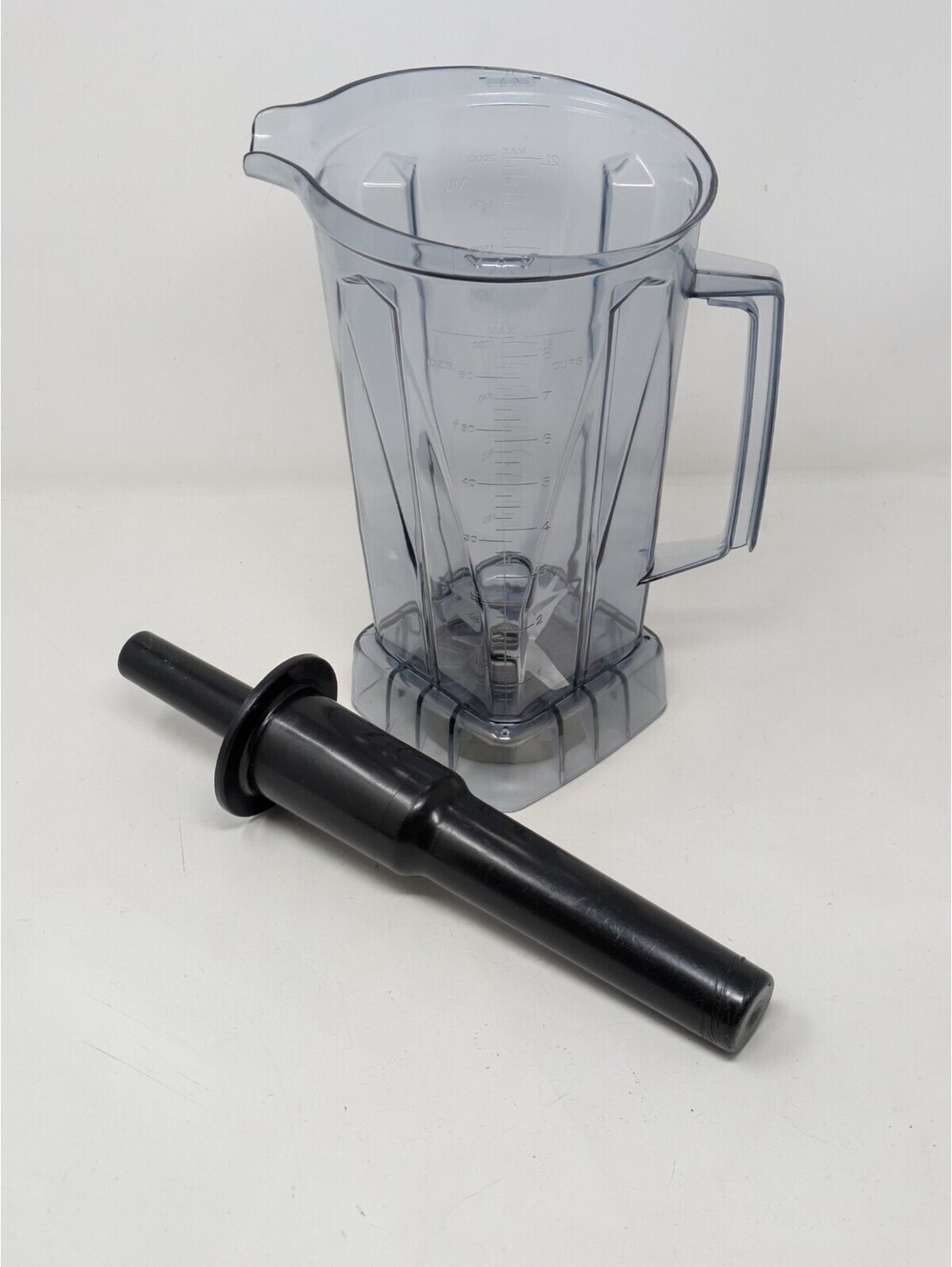 Vitamix 64 Oz./8.5 Cups/2l Replacement Dry Container Blender Pitcher No Lid